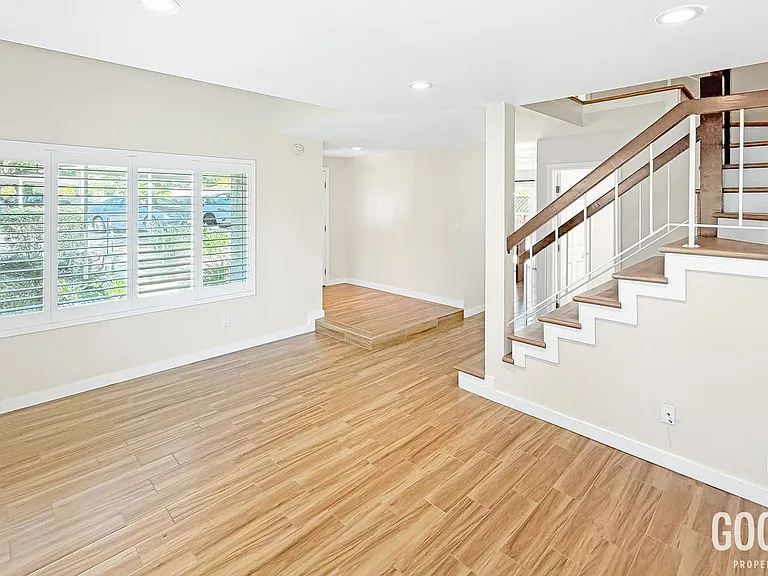 5071 La Cuenta Dr — Photo 2