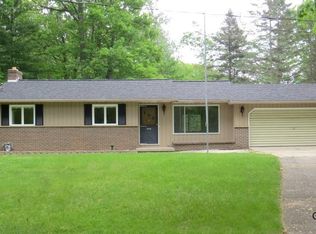 9030 Pine Island Dr NE, Comstock Park, MI 49321