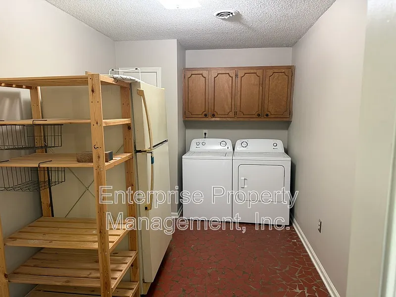 3 bed, 2.0 bath, 1547 sqft, $1,695 — Photo 3