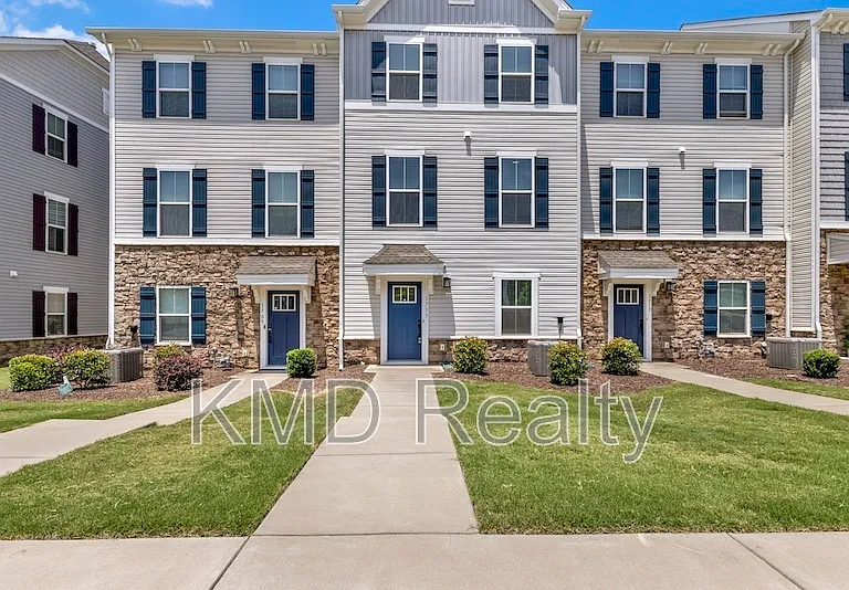 1713 Aspire St — Photo 1