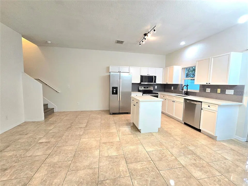 2 bed, 2.5 bath, 1350 sqft, $2,700 — Photo 4