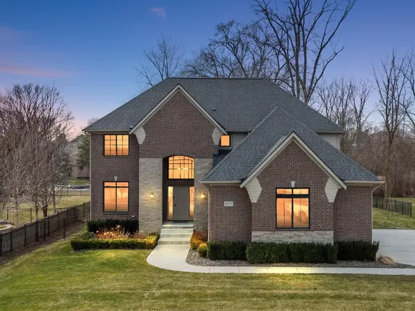 49517 White Mill Dr, Shelby Township, MI 48317