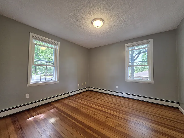  38 Drill St 2ndFlr 2B/1B GreatLocale! PrivEntry! Prkg NOPet Hardwoods — Photo 9