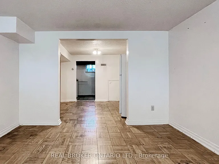 3241 Dufferin St — Photo 30