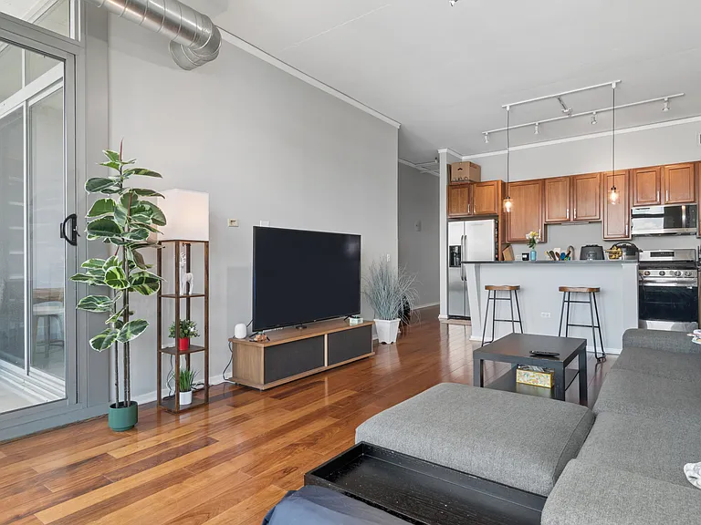 1819 S Michigan Ave #601 — Photo 3