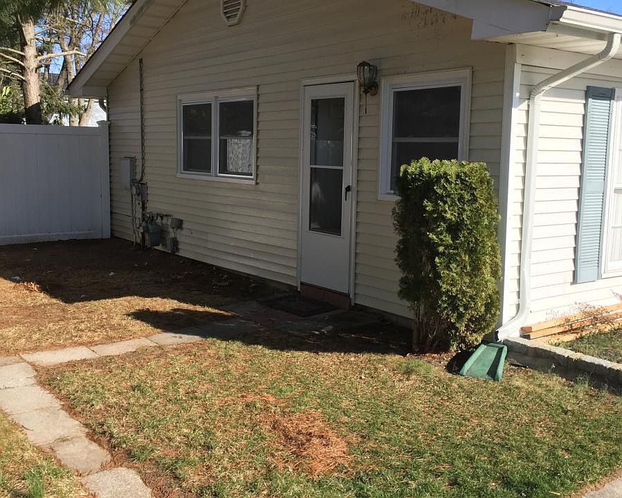 1st image of 9 Belwyn Ln