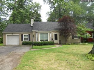 28028 Osborn Rd, Bay Village, OH 44140