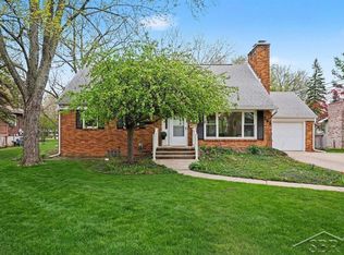 305 E Meadowbrook Dr, Midland, MI 48642