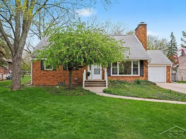 305 E Meadowbrook Dr, Midland, MI 48642