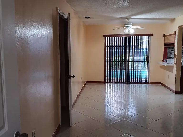 8837 N Crescent Dr — Photo 11