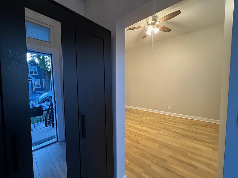 1925 N Albany Ave #1L — Photo 4