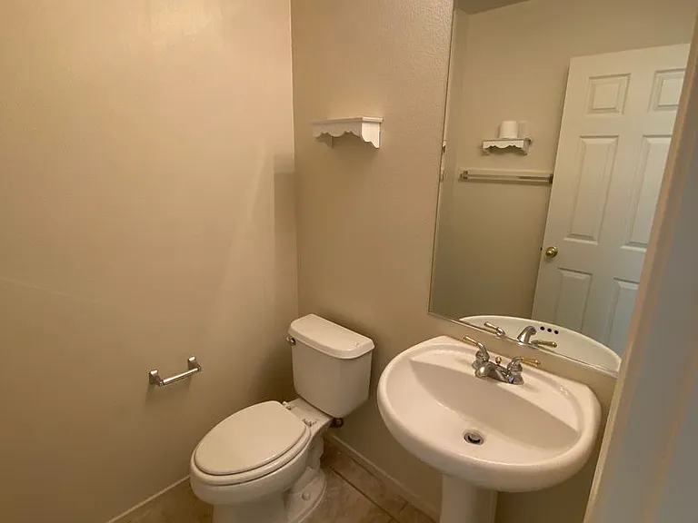 10185 Birch Bluff Ln — Photo 3