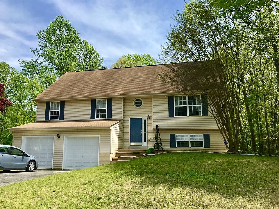 1st image of 8 Plumosa Dr