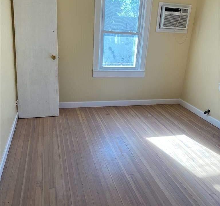 1st image of 556 Wadleigh Ave