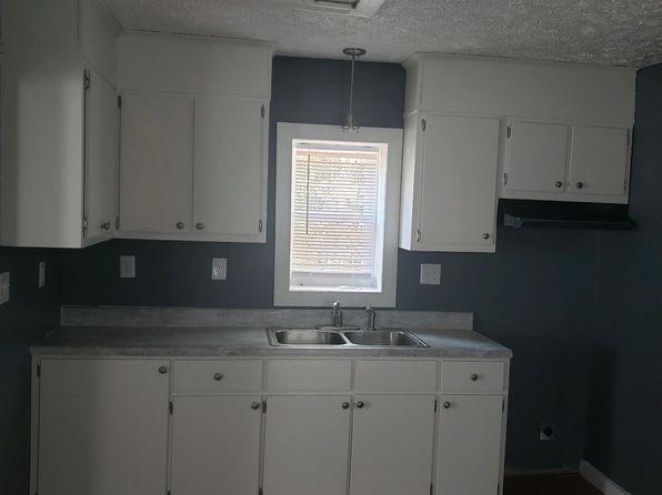 407 McLeod Rd