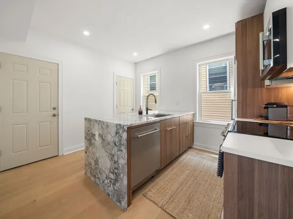8 Fox St #2, Dorchester, MA 02122