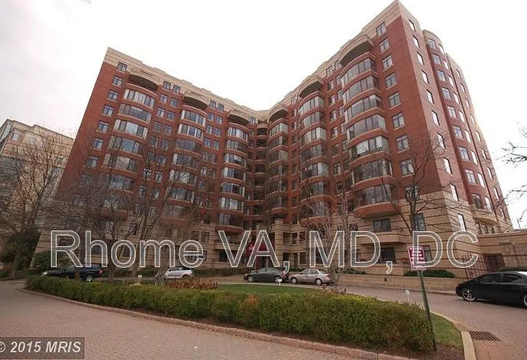 2400 Clarendon Blvd #903 — Photo 1