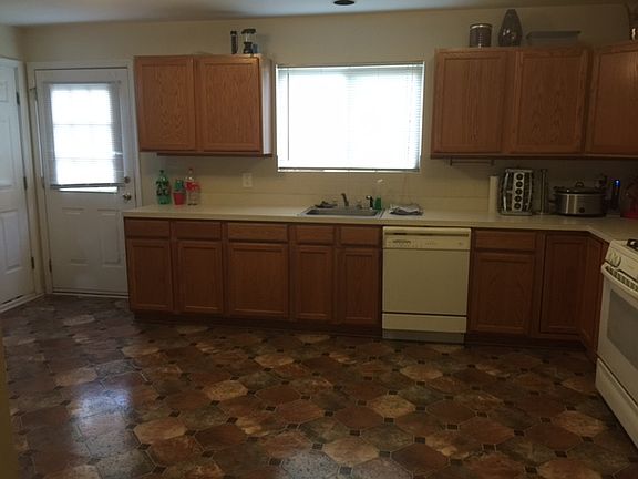 5th image of 32 Pheasant Ln