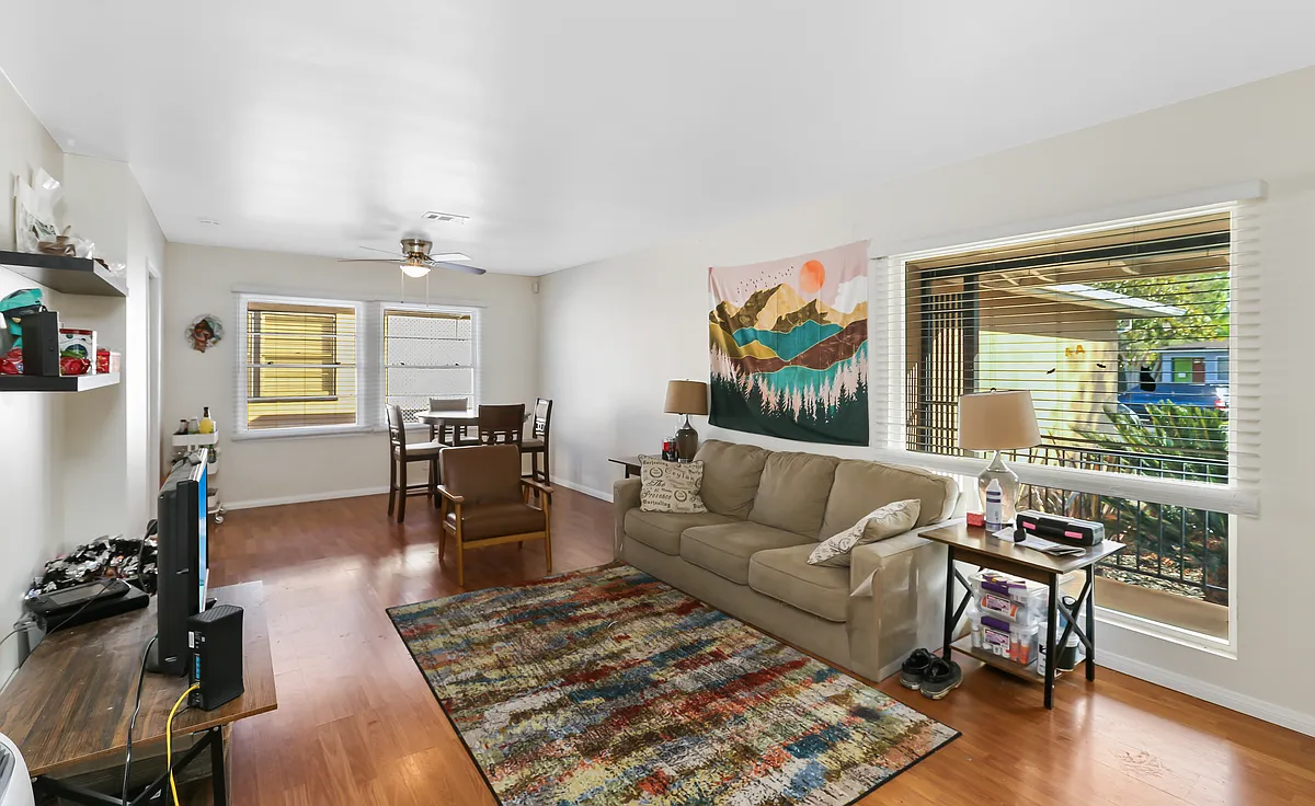Building Photo - 337 E Everett Pl #337