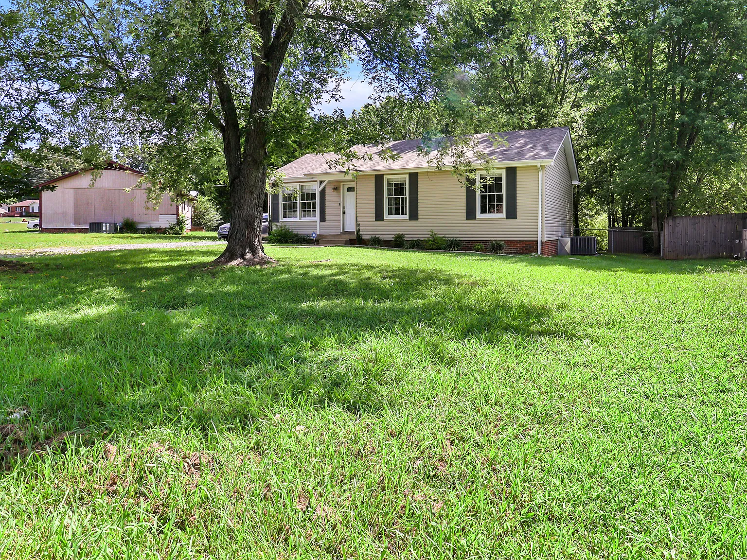 3 bed, 1072 sqft, $1,250 — Photo 4