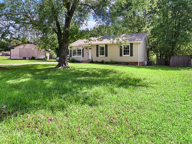 1497 Craig Dr — Photo 4