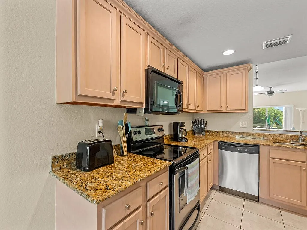 2 bed, 2.0 bath, 1316 sqft, $1,950 — Photo 4