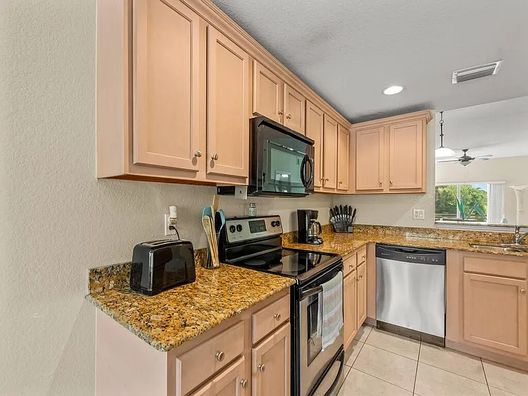 4210 Gator Trace Ave #B — Photo 4