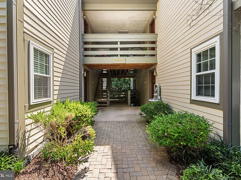 2221 Lovedale Ln #I — Photo 10