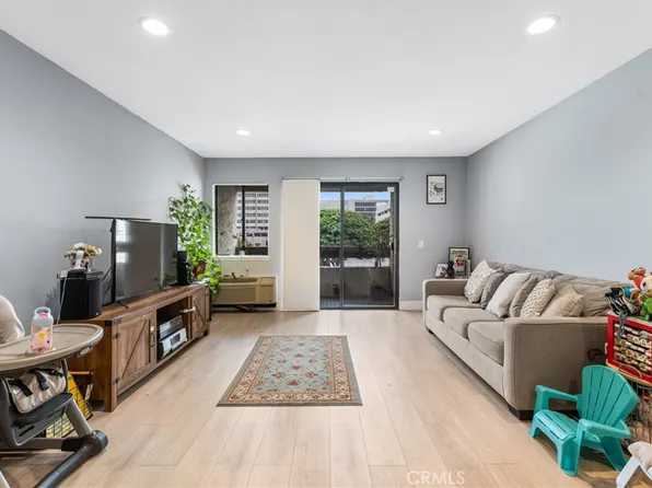 600 W 3rd St APT B307, Santa Ana, CA 92701