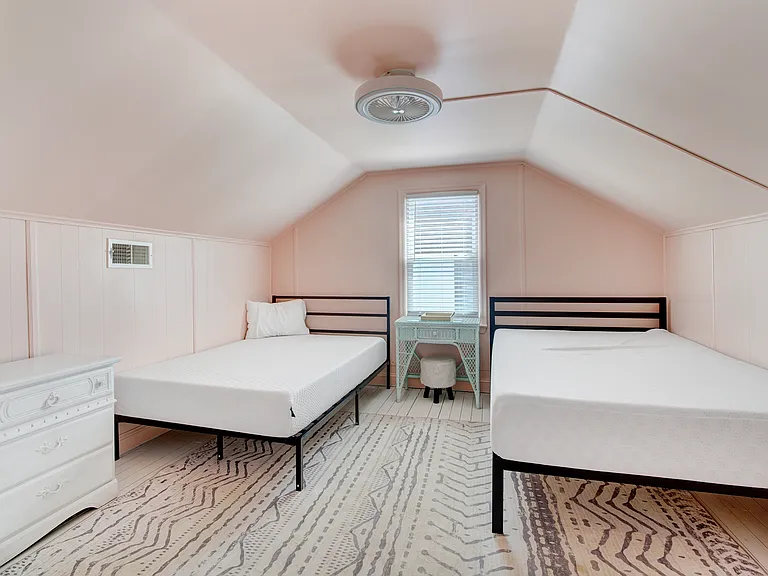 202 Homestead Ave #1 — Photo 15