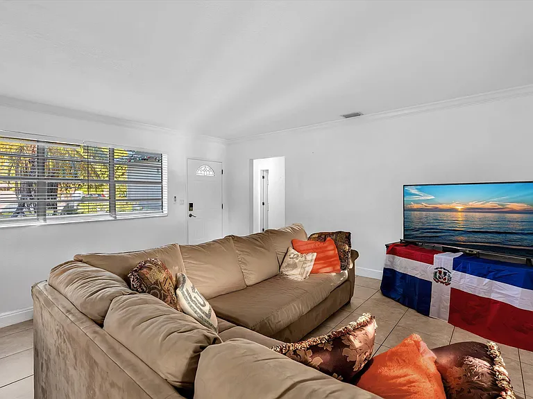 700 SW 5th Ct — Photo 12