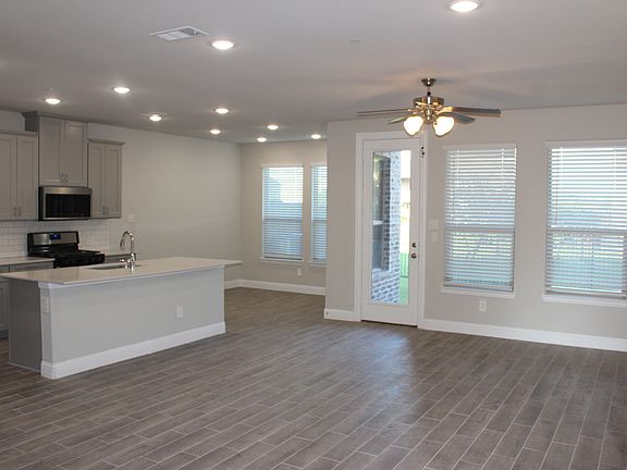 5th image of 1752 Redding St