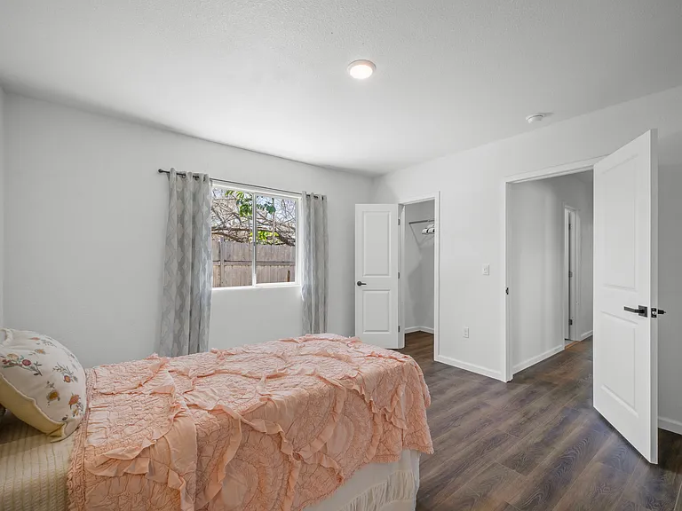223 Emerson St — Photo 15