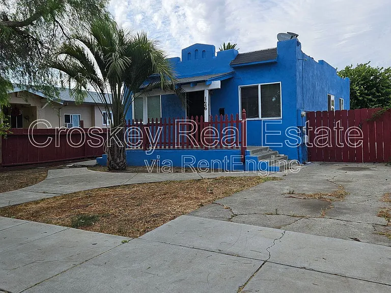 126 W 10th St — Photo 2