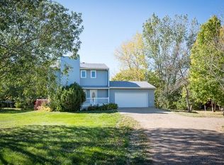 5840 Apple Creek Dr, Bismarck, ND 58504