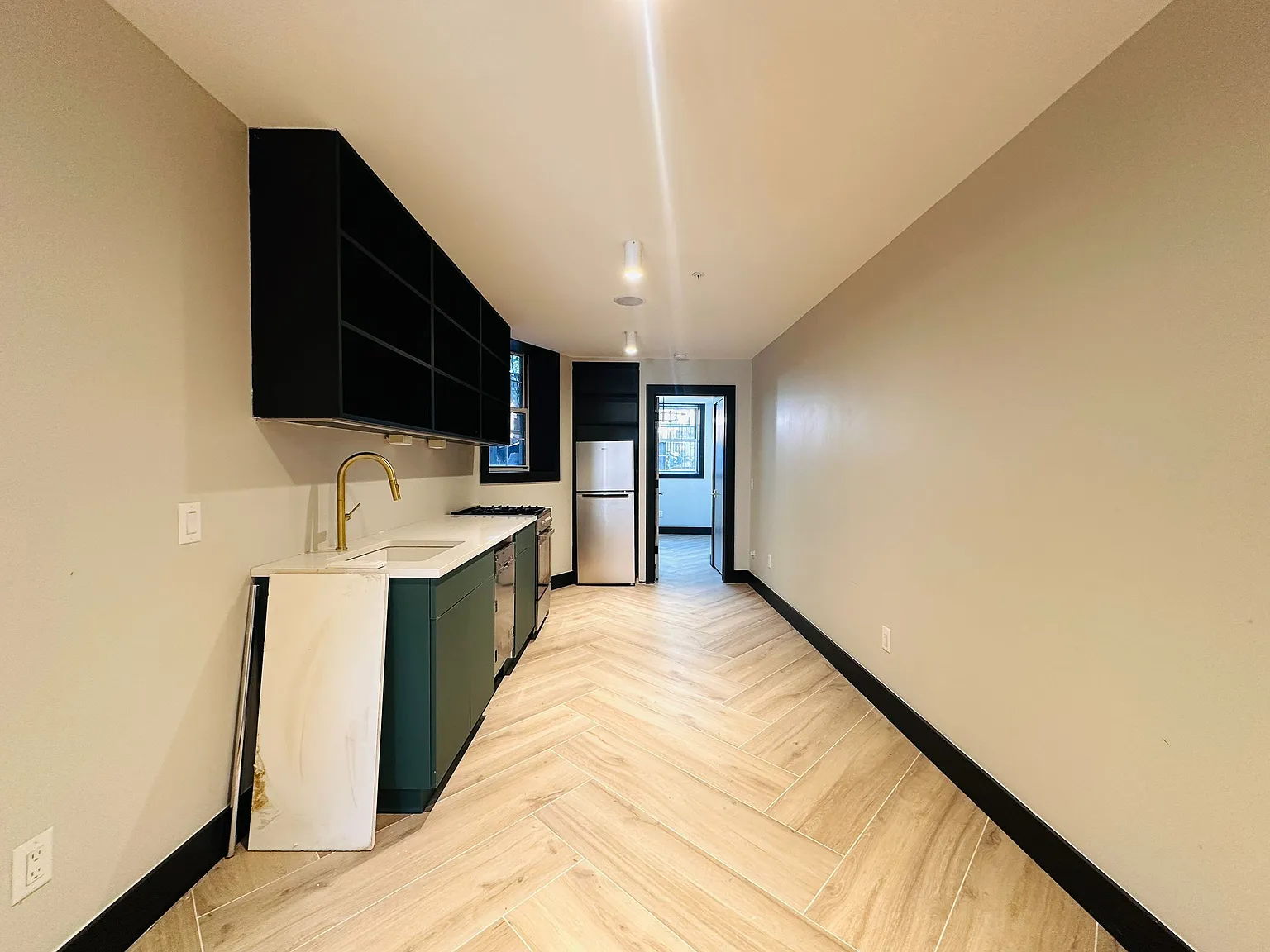 41 Van Wagenen Ave — Photo 2