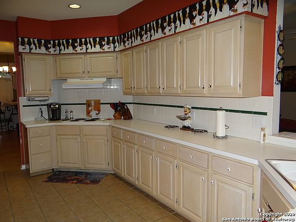 5th image of 3018 Fall Crest Dr