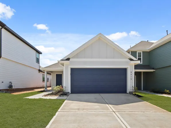 9215 Grace Ridge Dr, Willis, TX 77318