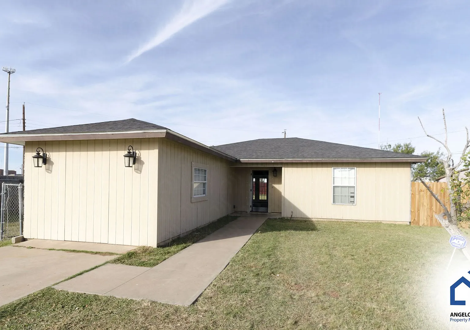 Updated 3 Bedroom 2 Bath Home, Do Not Miss Out — Photo 1
