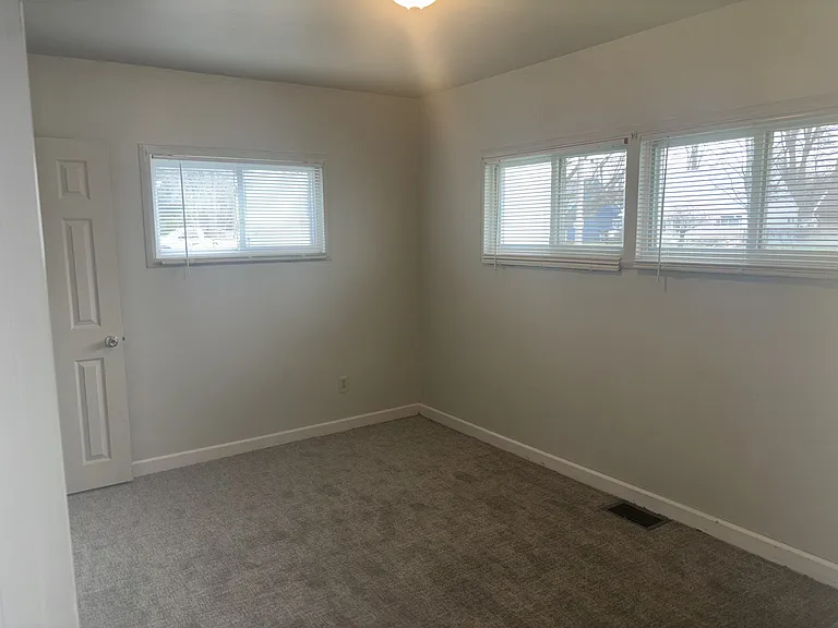 282 N Beverly Ave — Photo 9