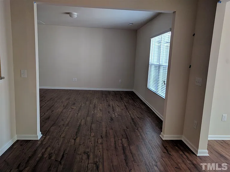 1007 Mirbeck Ln — Photo 7