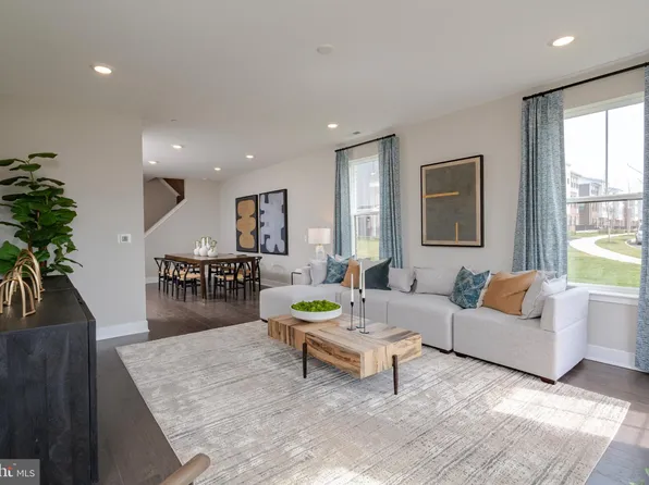 116 Leona Stewart Ln, Pennington, NJ 08534