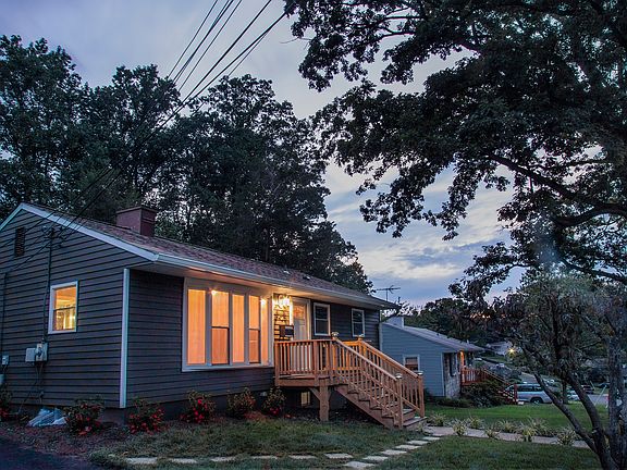 3rd image of 6423 Maplewood Dr