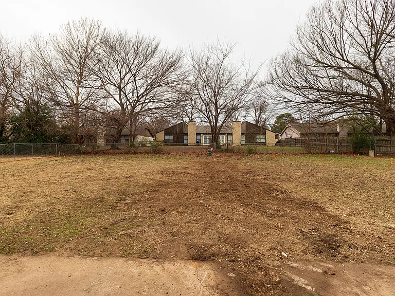 4902 S Gum Ave — Photo 37