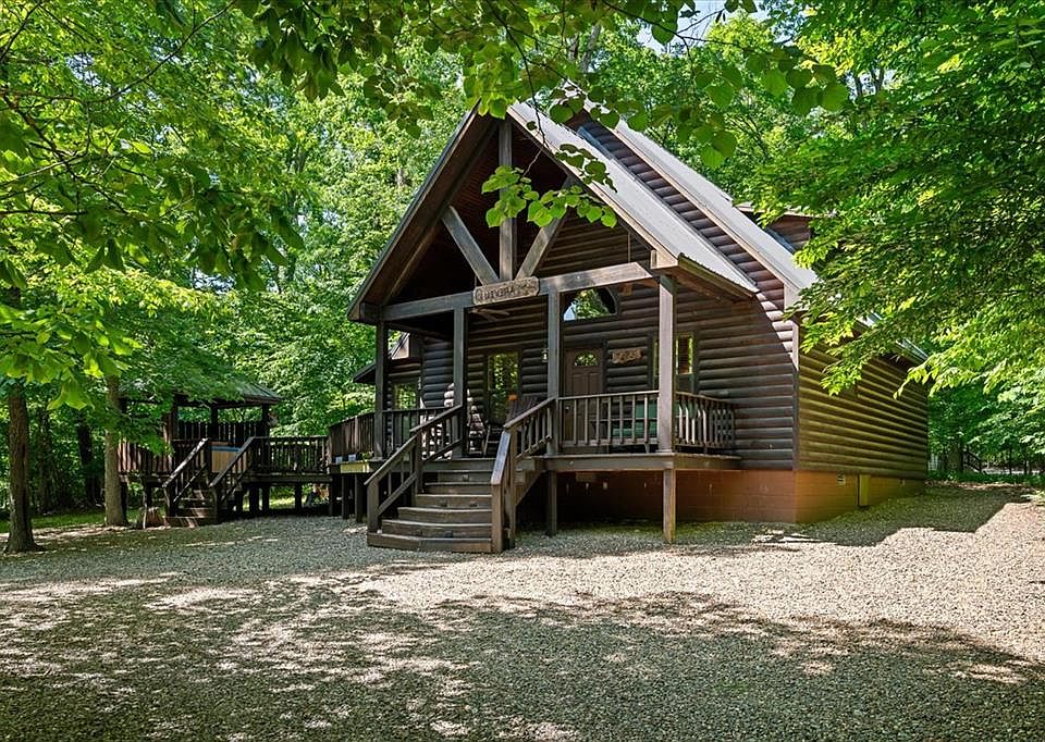 1st image of 107 Lost Oaks Trl