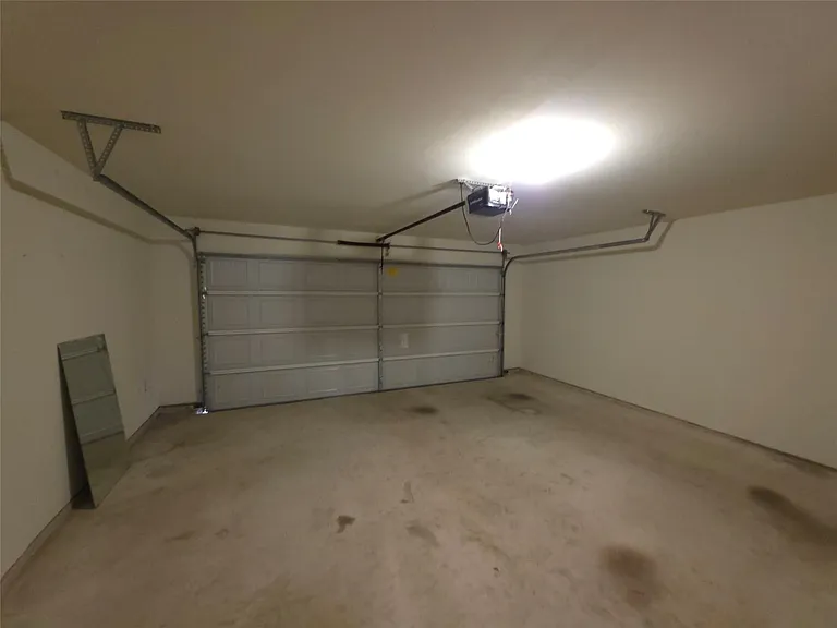 305 Lone Mountain Dr — Photo 32