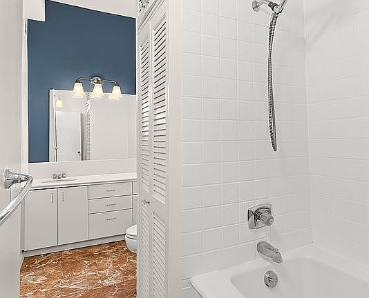 4th image of 135 W 70th St APT 4M