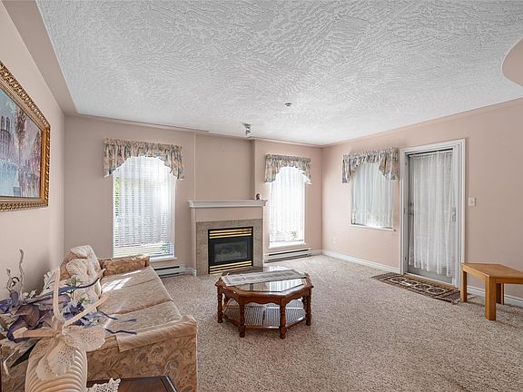 4th image of 606 Goldstream Ave #105