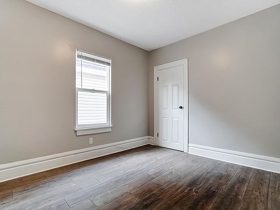 3rd image of 906 Oakwood Ave #906