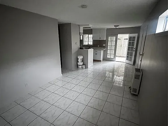 2 bed, 750 sqft, $2,640 — Photo 2
